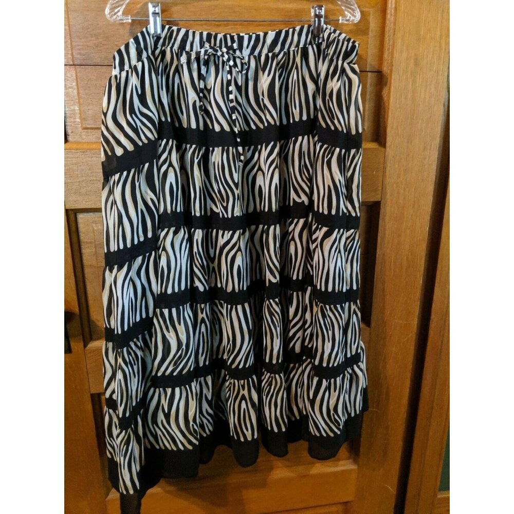 CJ Banks Christopher Plus Womens Skirt Size 24W Black Tan White Animal Tiered
